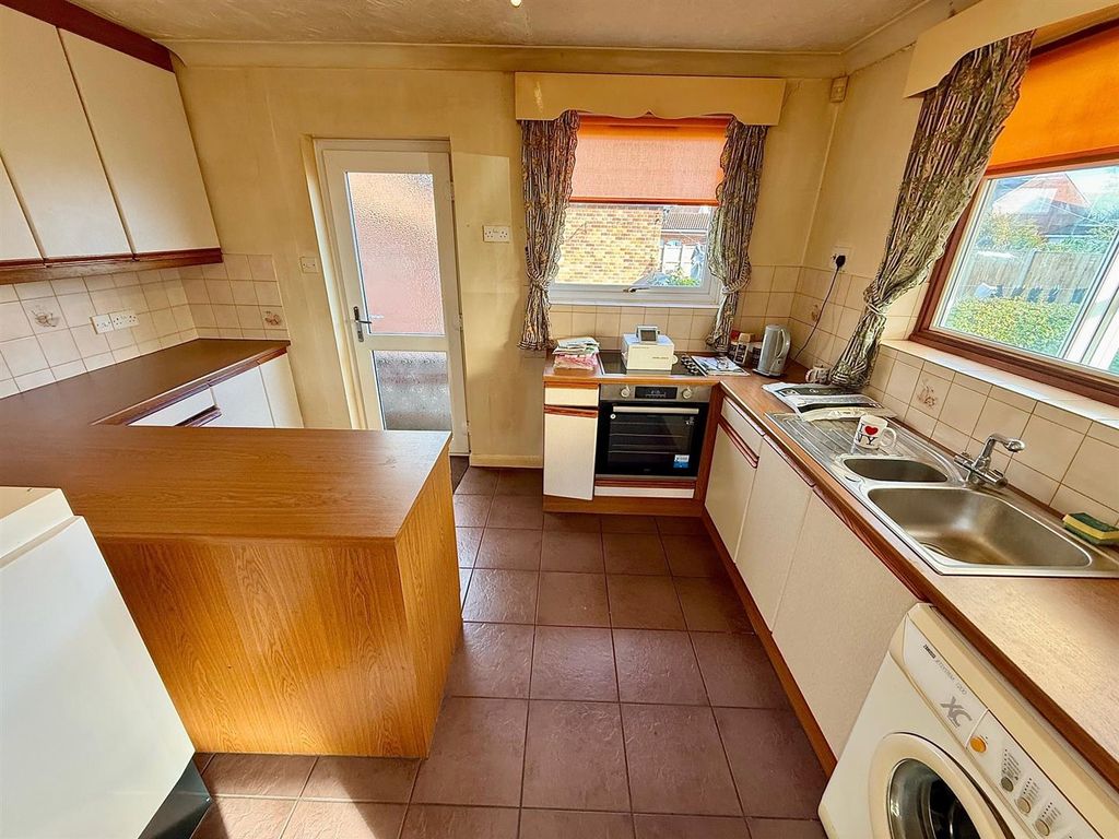 Property photo 3 of 15 Kitchen/Breakfast Room