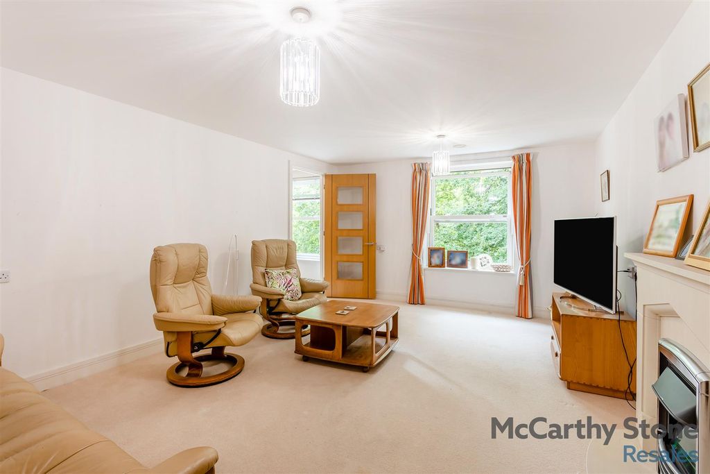 Property photo 2 of 34 8657633-Interior10.Jpg