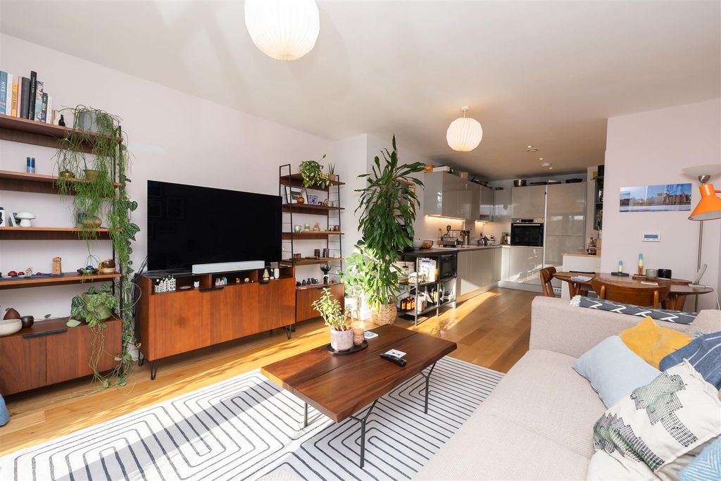 Property photo 2 of 21 108-Able-Yard-Bs1-9.Jpg