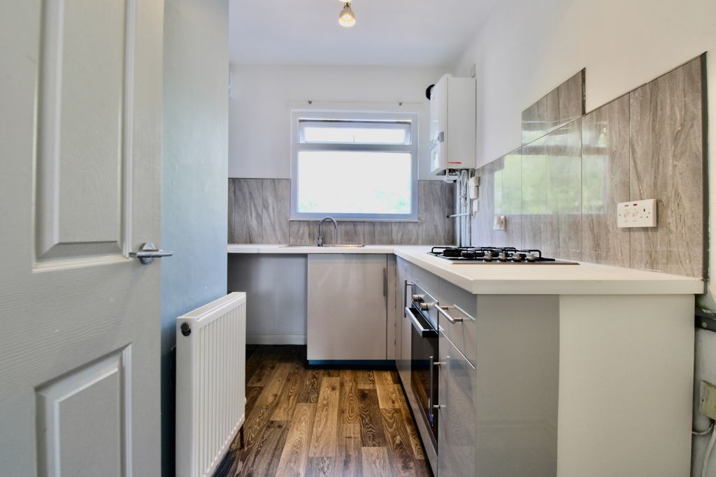 Property photo 3 of 6 Kitchen