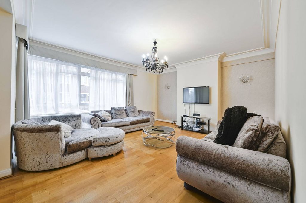 Property photo 2 of 14