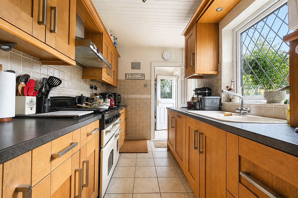 Property photo 2 of 18 Picture No. 13