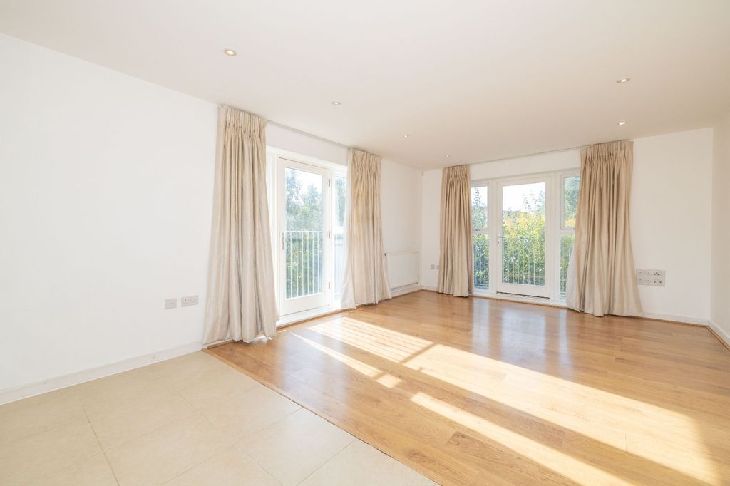 Property photo 3 of 11 Picture 3