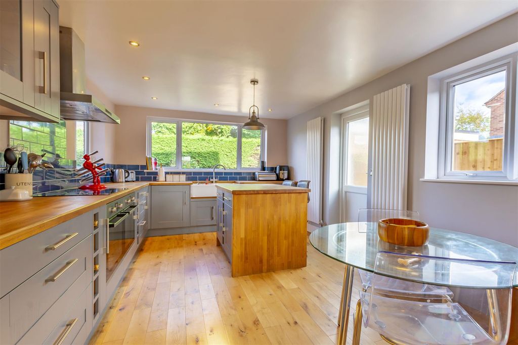 Property photo 3 of 17 Breakfast Kitchen