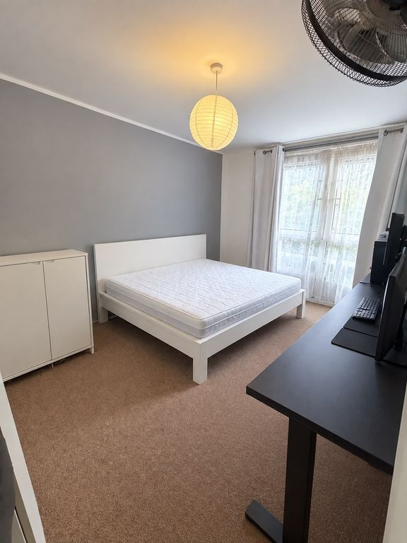 Property photo 1 of 9 3 Bedroom Maisonette Flat For Rent In Bow, E3