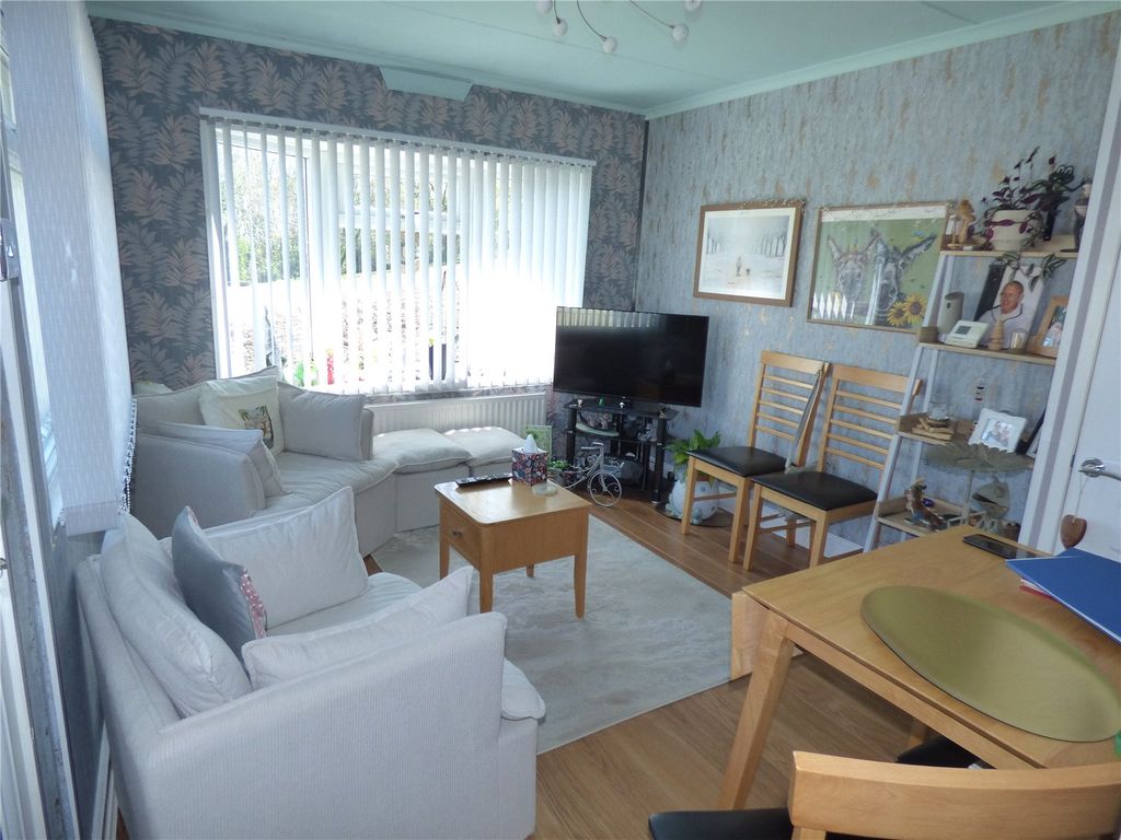 Property photo 2 of 14 Lounge