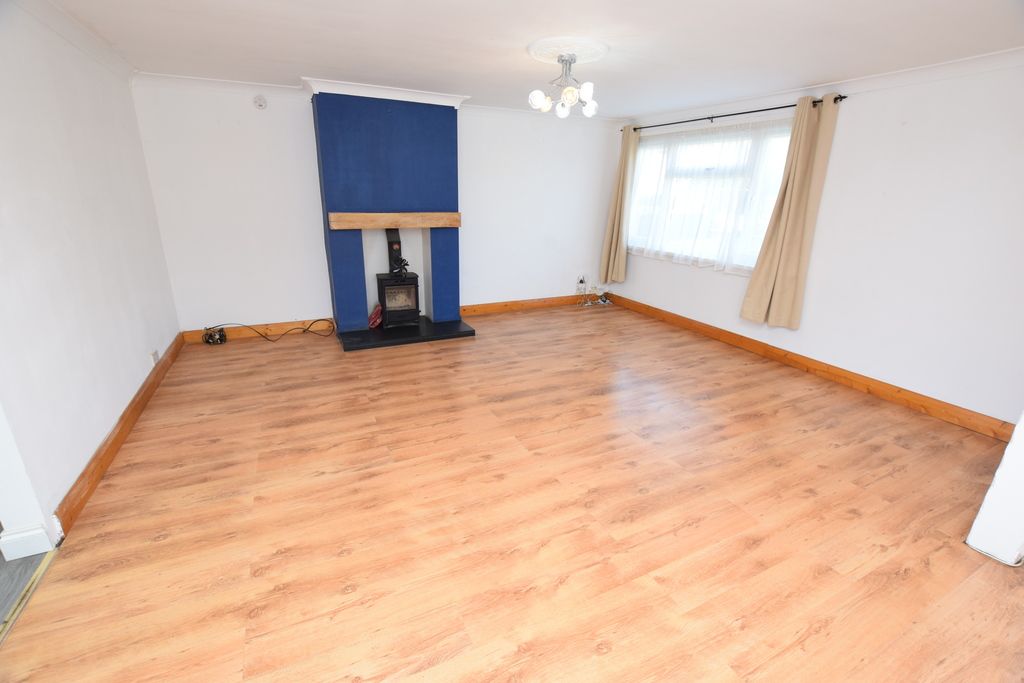 Property photo 2 of 15 Lounge