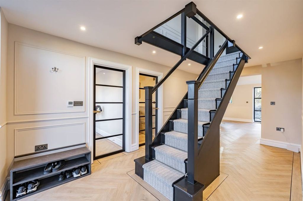 Property photo 3 of 27