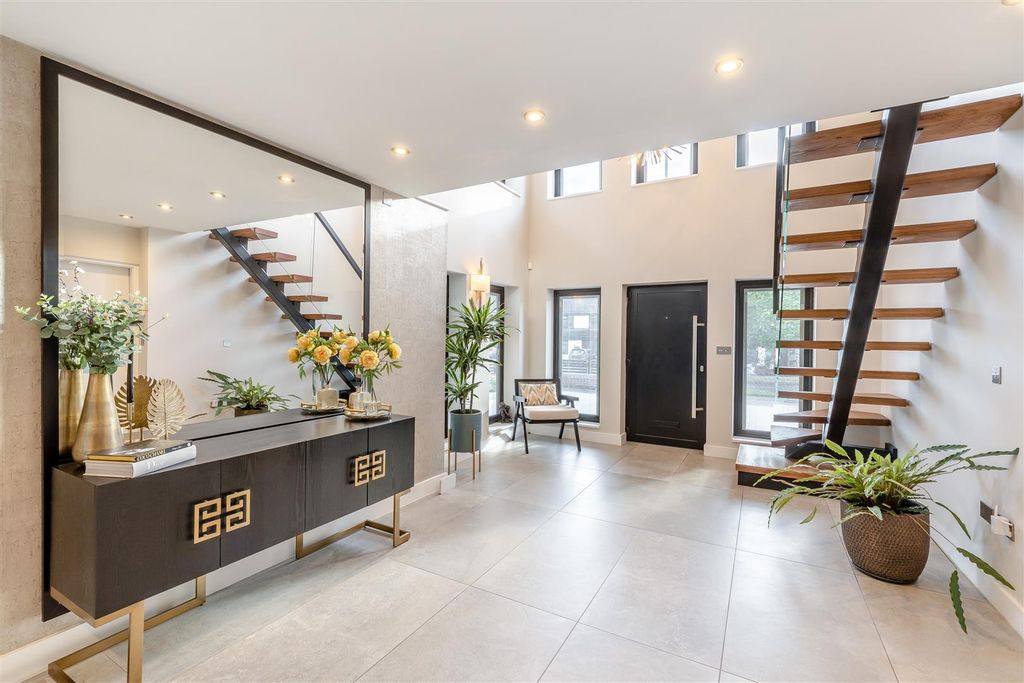 Property photo 3 of 43 8661993-Interior22.Jpg