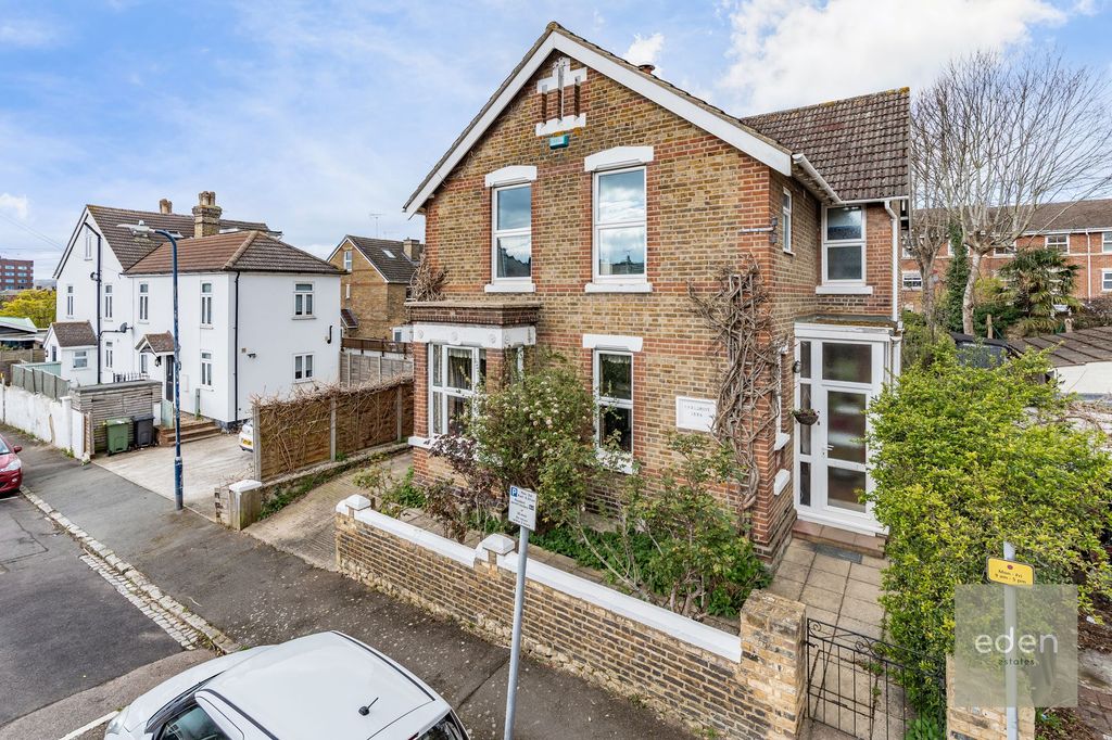 Property photo 1 of 27