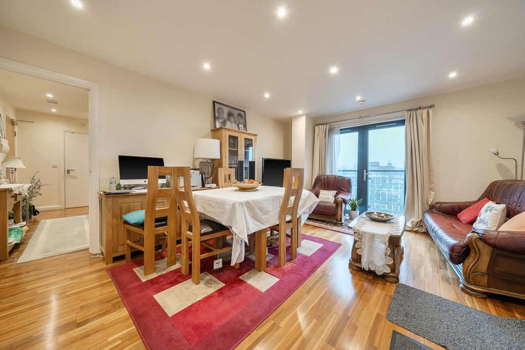 Property photo 3 of 16 1423183-12-69Aae1...