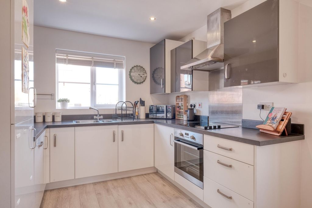 Property photo 2 of 16