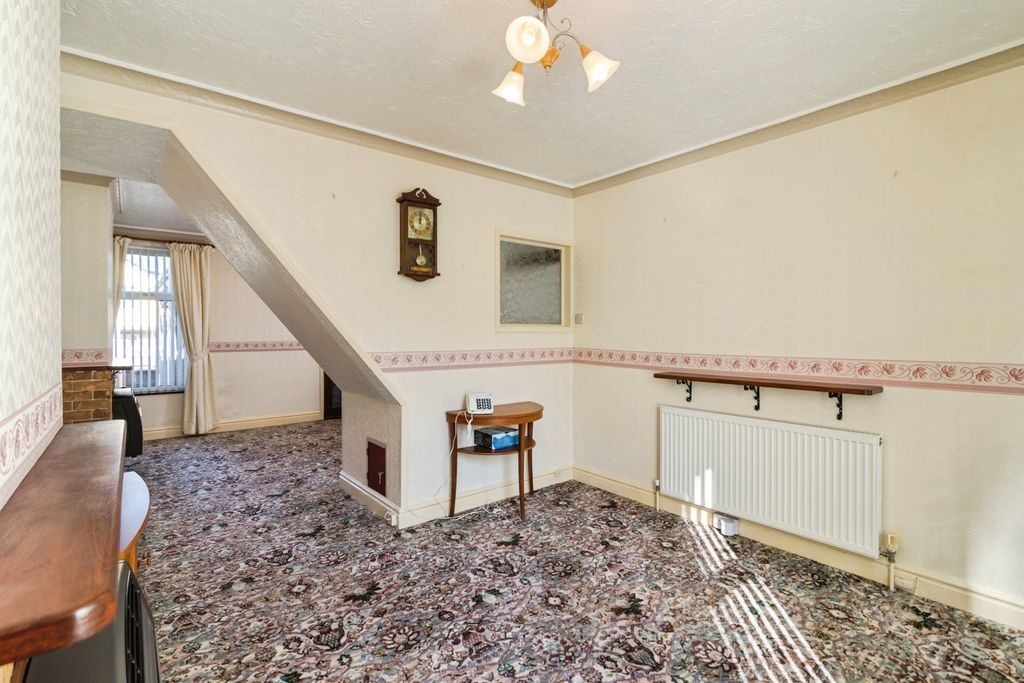 Property photo 3 of 17 Sitting Room