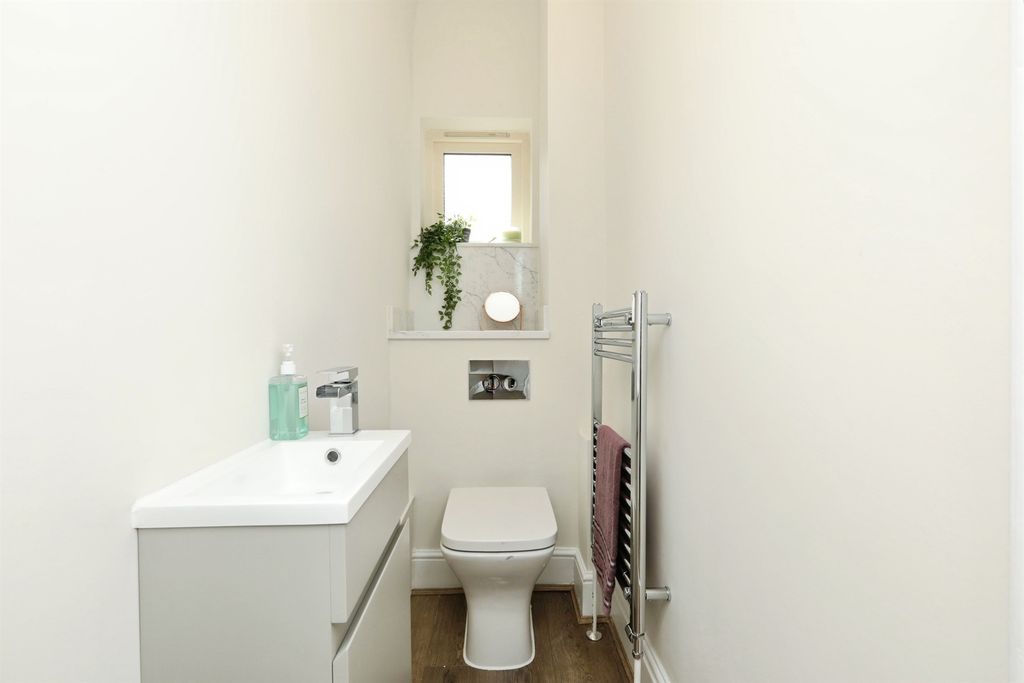 Property photo 3 of 23