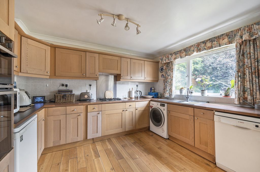 Property photo 2 of 16 1327589-17-687E30...