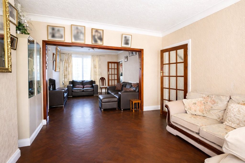 Property photo 2 of 17 Picture 2