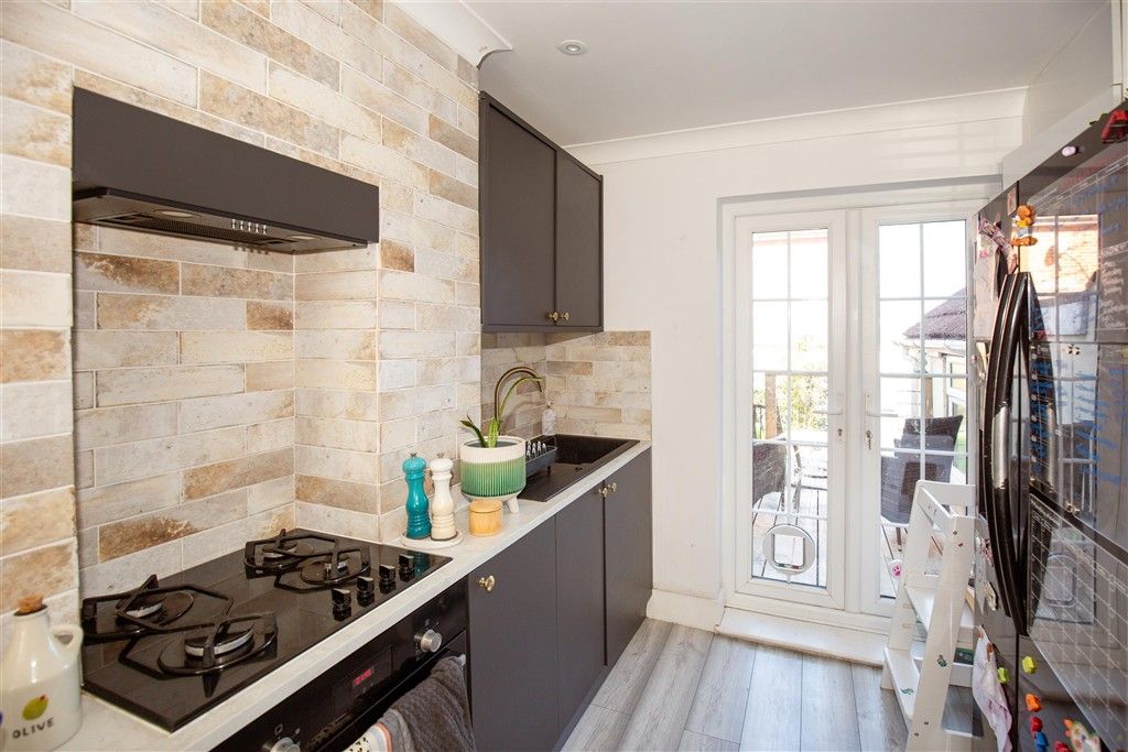 Property photo 2 of 9 Kitchen