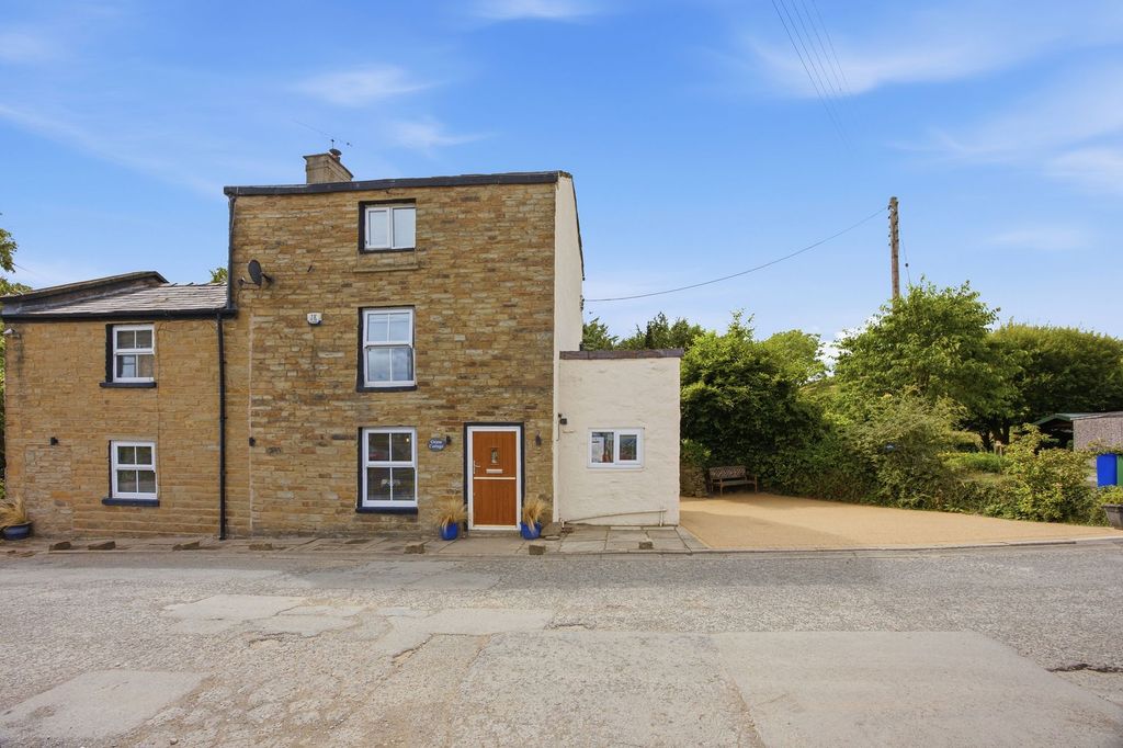 Property photo 1 of 43