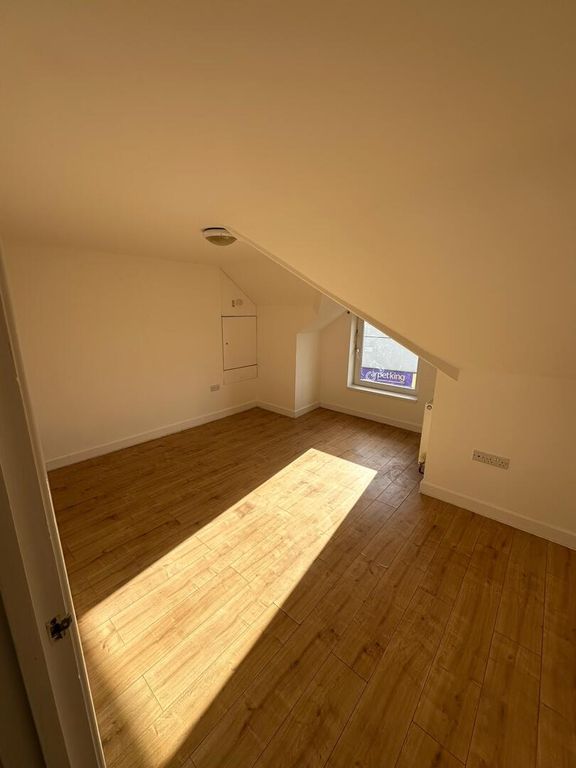 Property photo 1 of 7 Loft