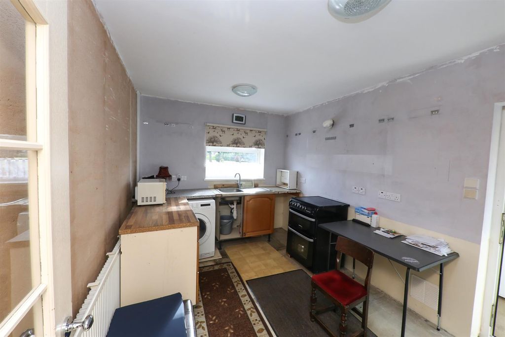 Property photo 2 of 12 Kitchen