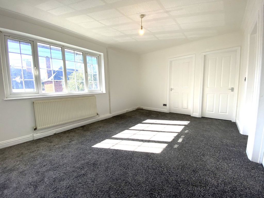 Property photo 2 of 8 4503072