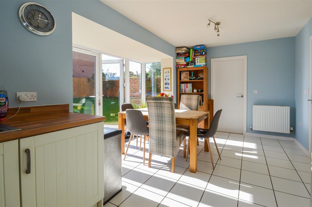 Property photo 3 of 13 Dinning Kitchen