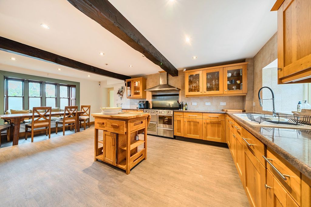 Property photo 2 of 25