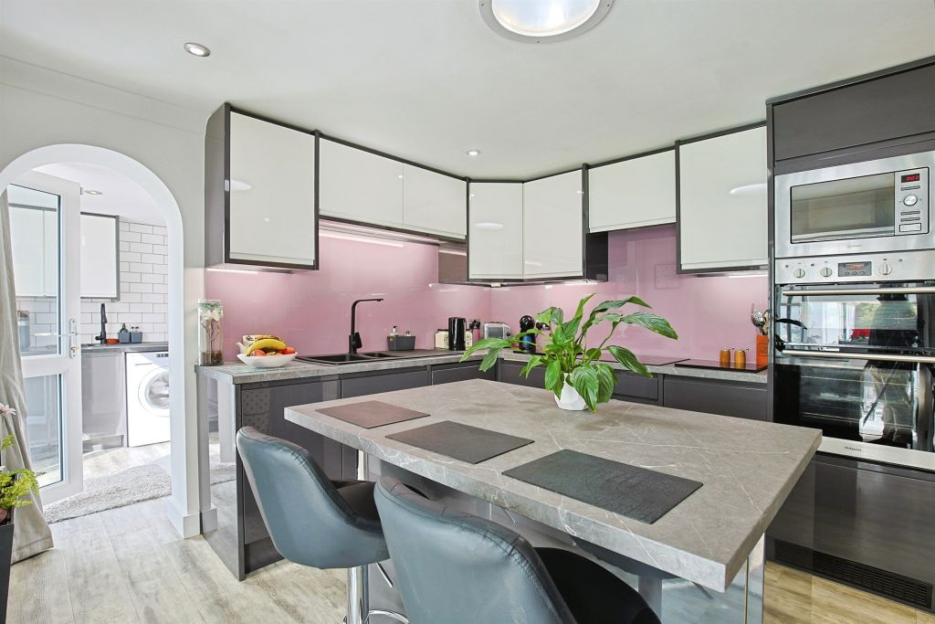 Property photo 2 of 23