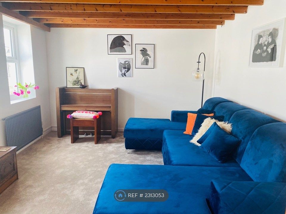 Property photo 1 of 27 Living Room