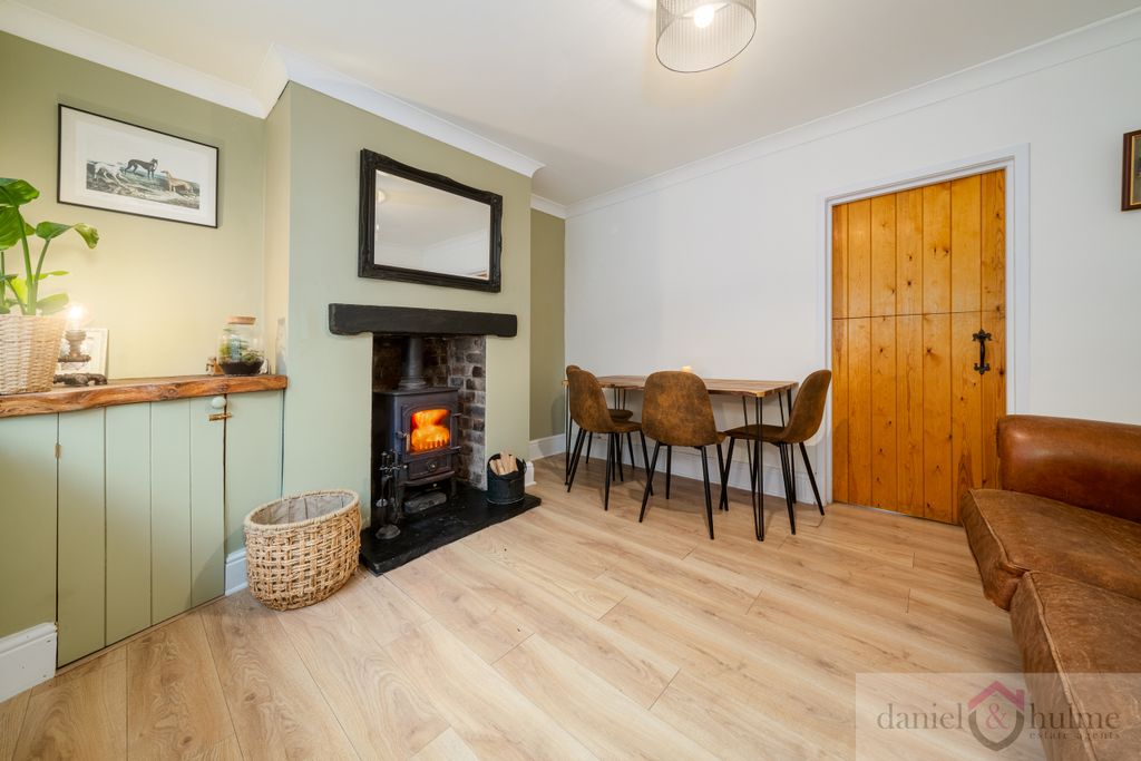 Property photo 3 of 25 31 London Street-23