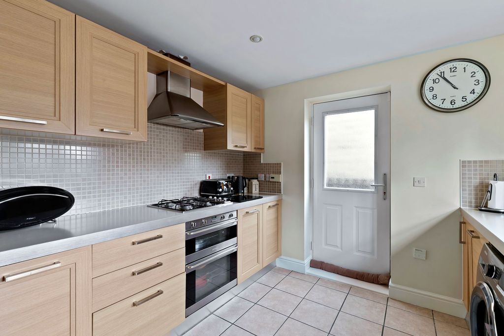 Property photo 3 of 33