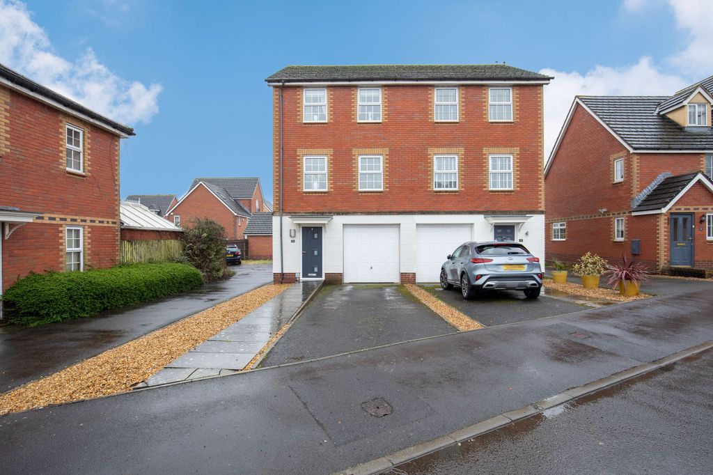 Property photo 1 of 29