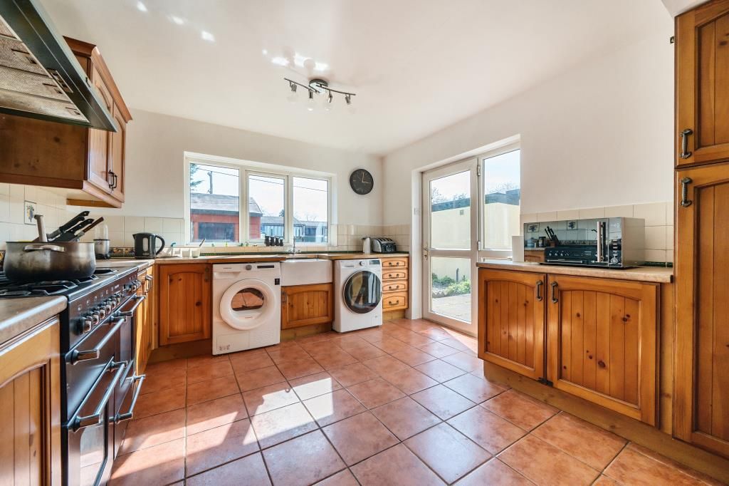 Property photo 3 of 20 Kitchen