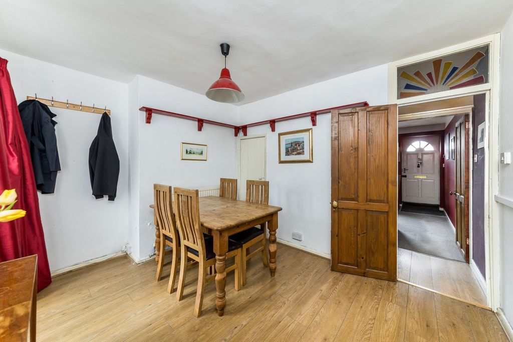 Property photo 2 of 25