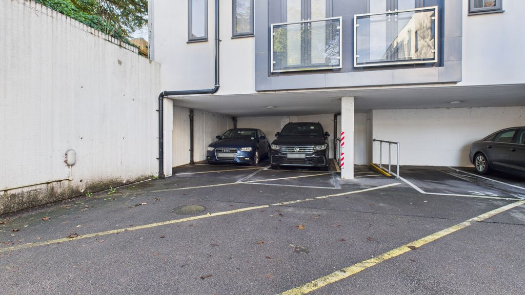 Property photo 2 of 12 Cam04968G0-Pr0094-Still001