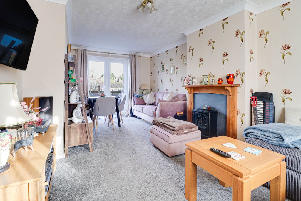 Property photo 2 of 12 Living Room