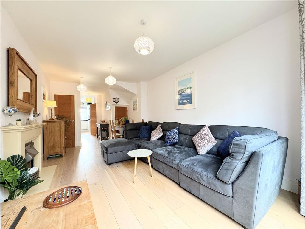 Property photo 2 of 27