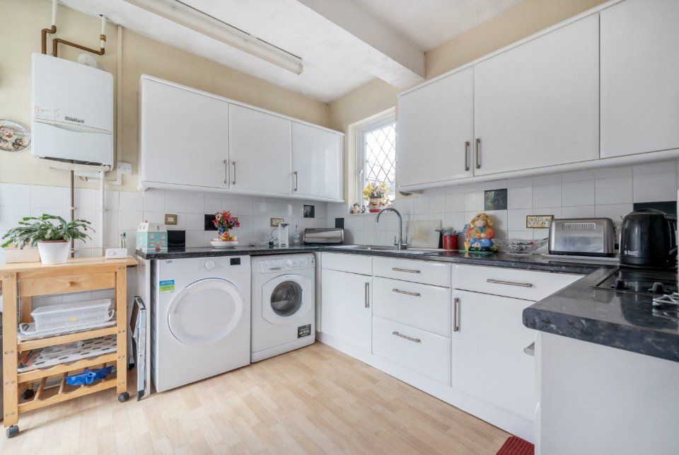 Property photo 2 of 10 Kitchen