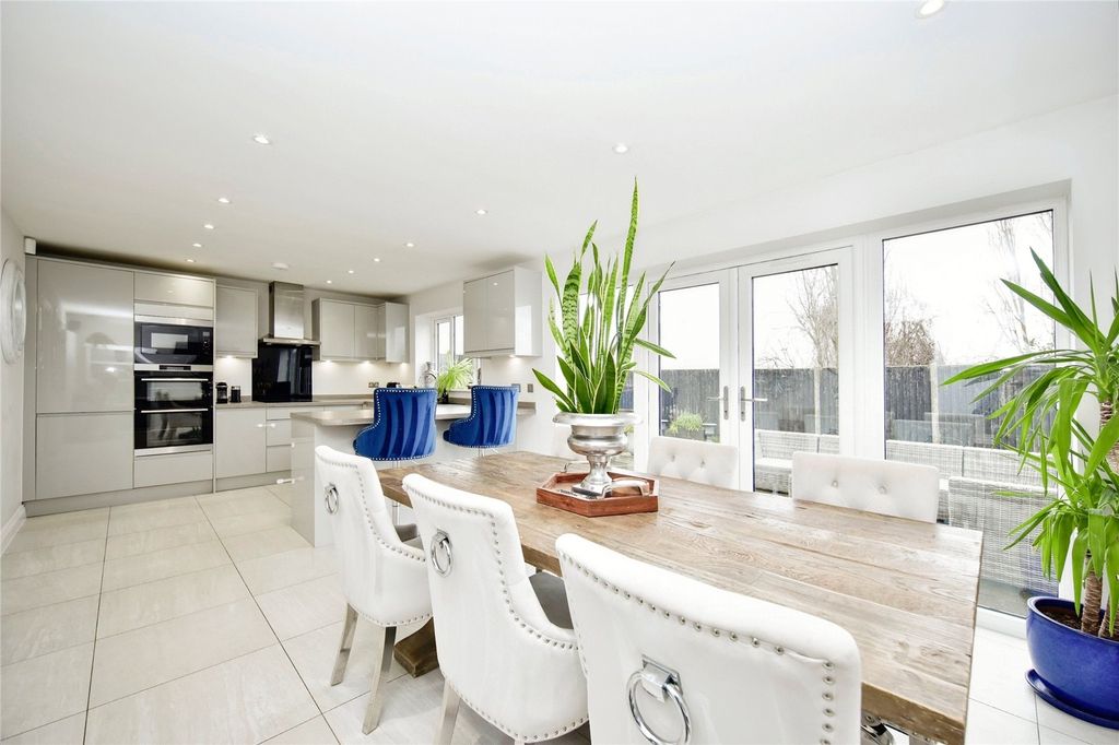 Property photo 3 of 16 Kitchen