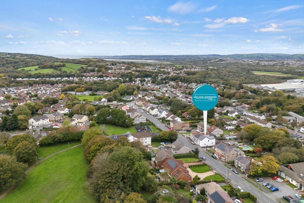 Property photo 2 of 26