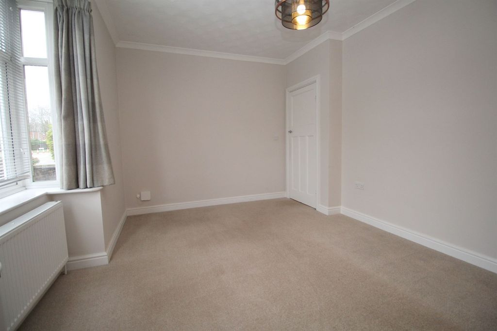 Property photo 2 of 22 Living Room