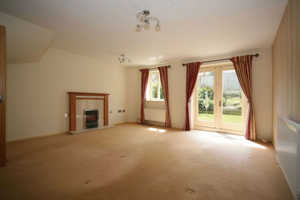 Property photo 2 of 11