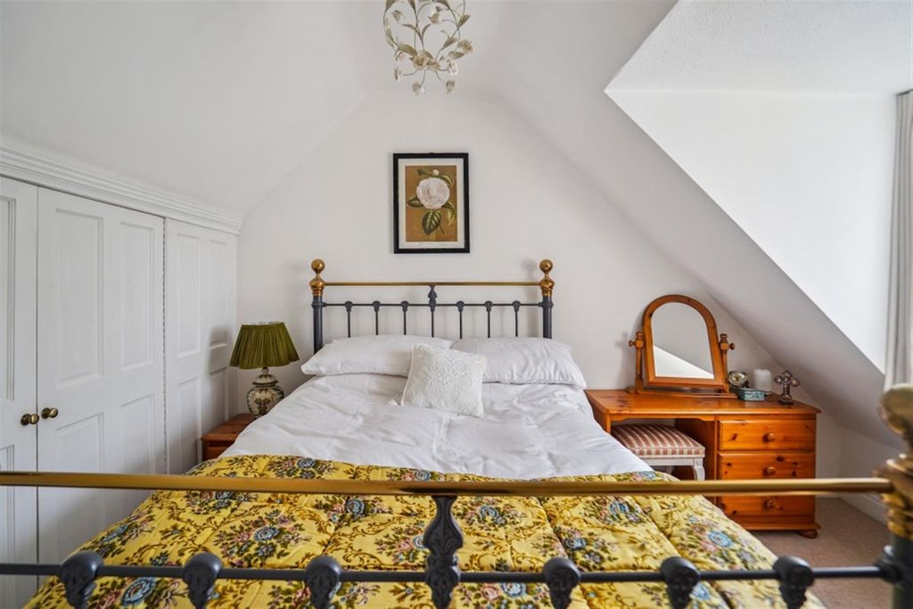 Additional image 5 of 2 bed flat for saleTotteridge Lane, High Wycombe HP13