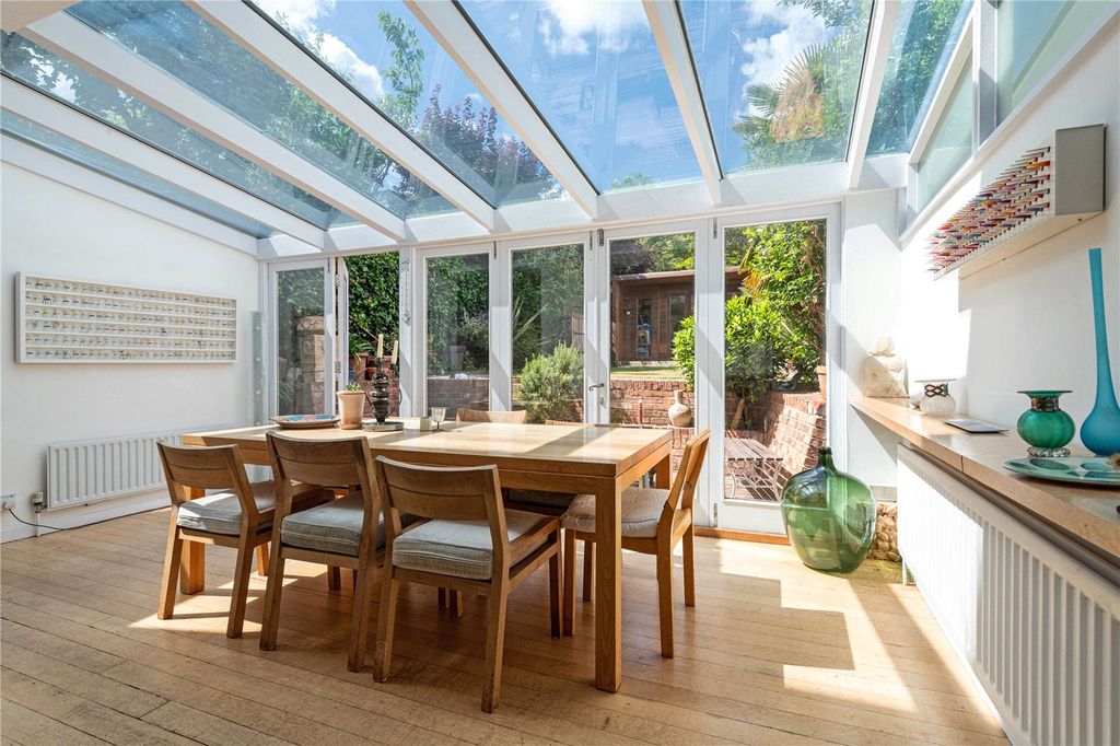 Property photo 3 of 18 Dining Area