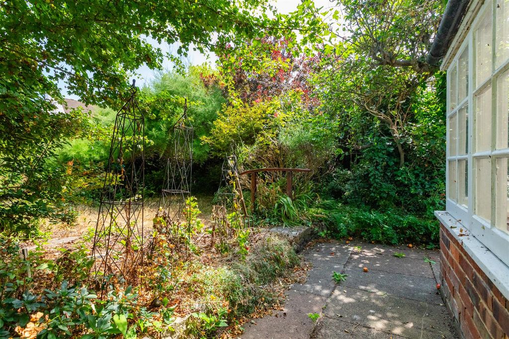 Property photo 2 of 17 Garden