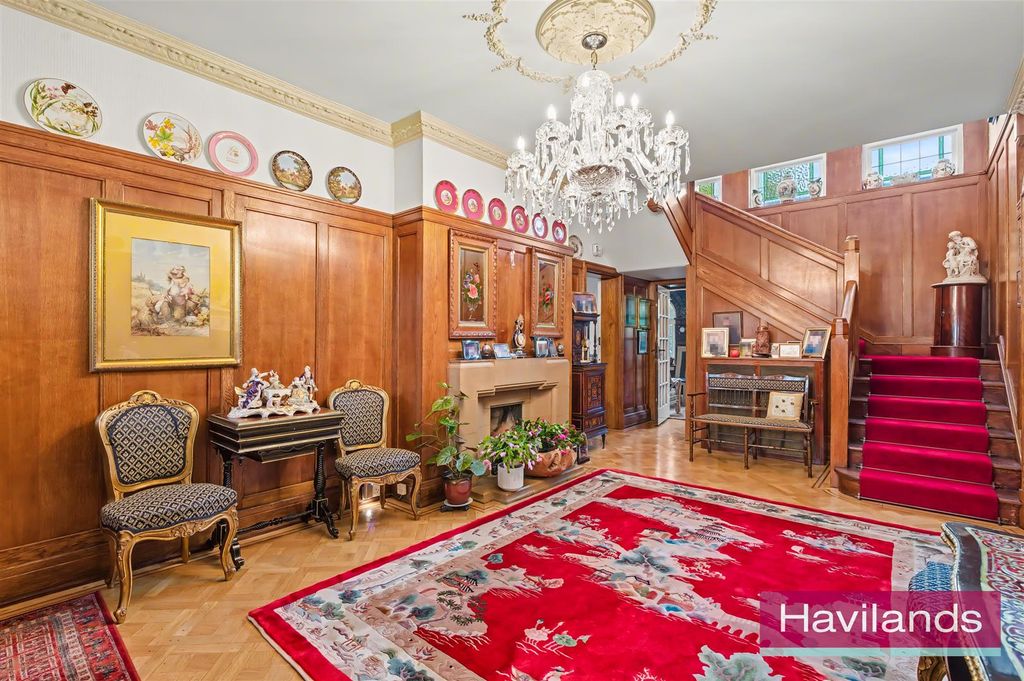 Property photo 3 of 38 Cannon Hill N14 7Dj-25.Jpg