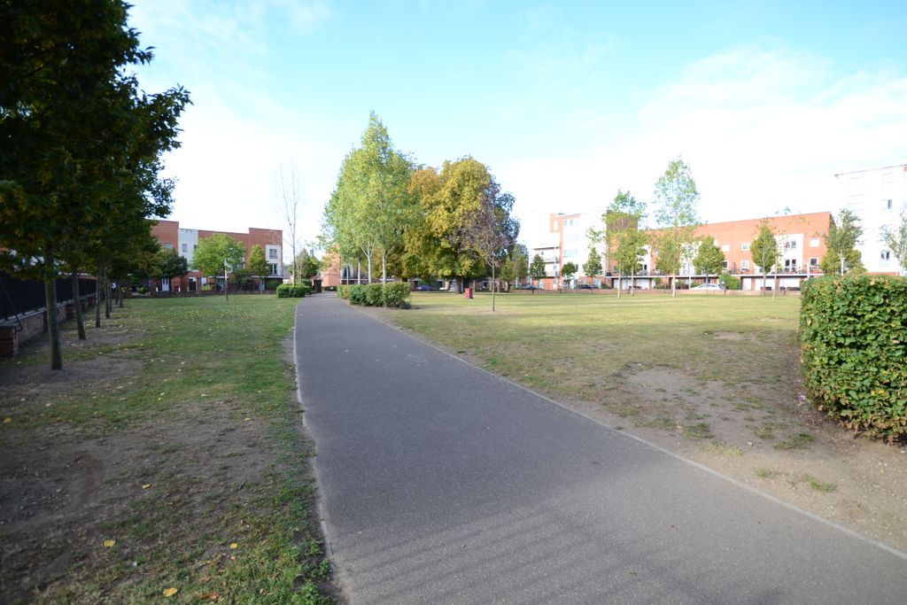 Property photo 3 of 24 Photo 03