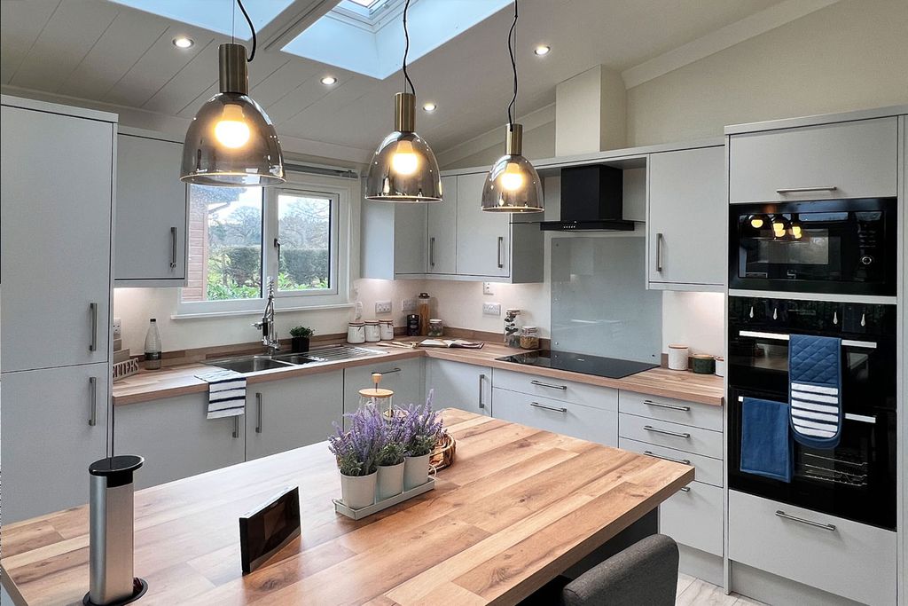 Property photo 2 of 11 Plot 25 Willerby Acorn Kitchen.Jpg