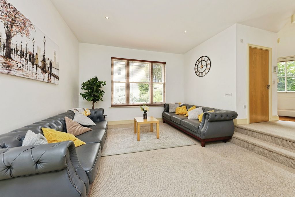Property photo 2 of 22 Pbox-Img.Jpg