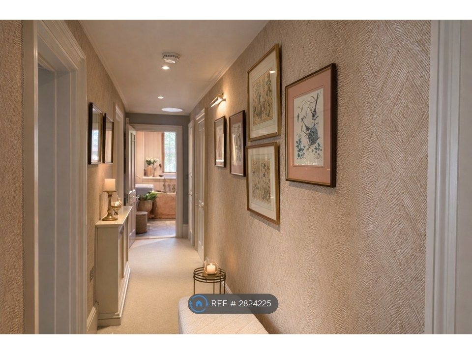 Property photo 3 of 6 Hallway